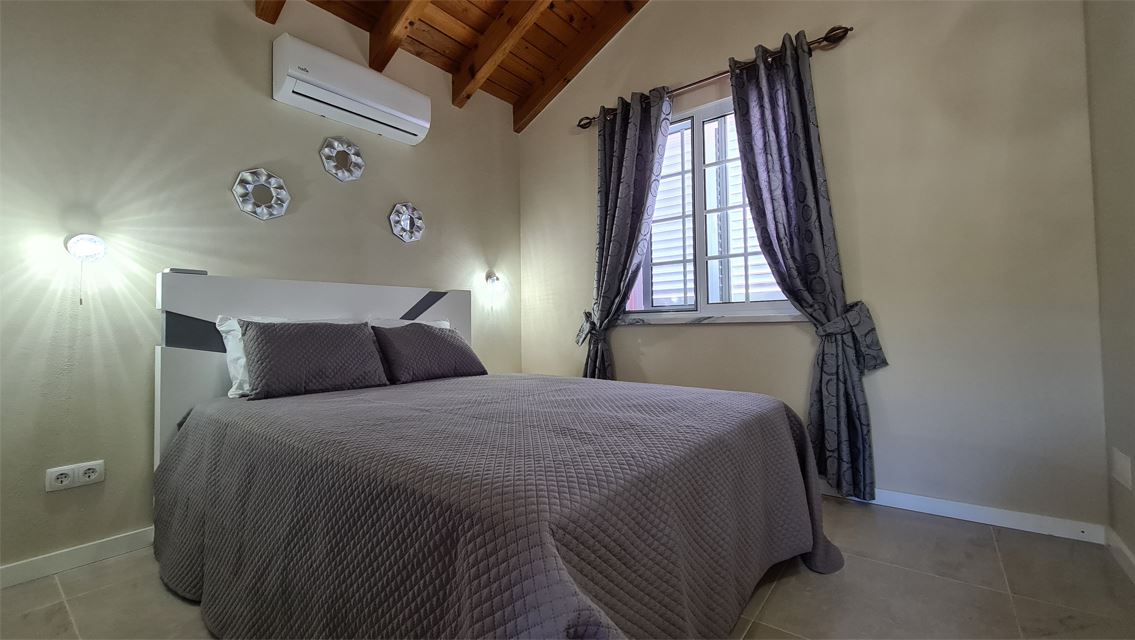 Villa da Silva Suite bedroom with air conditioning
